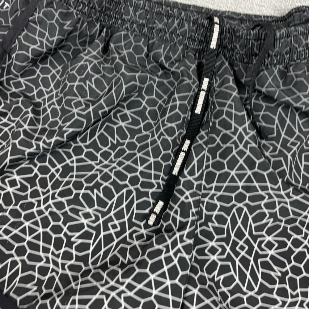Nike Dri-FIT Running Shorts Mens Small Black 4 Inseam Lined Zip Pocket Geometric
